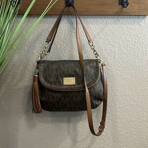 Michael Kors signature fold over, jet set convertible, shoulder bag